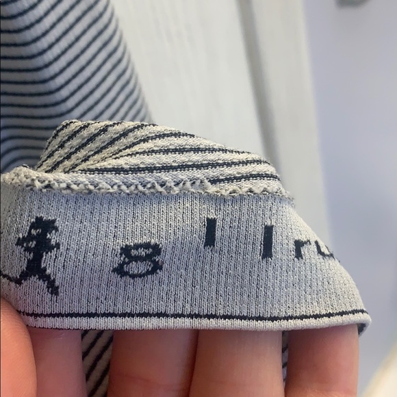 Lulu lemon size 8 long sleeve - Picture 5 of 5